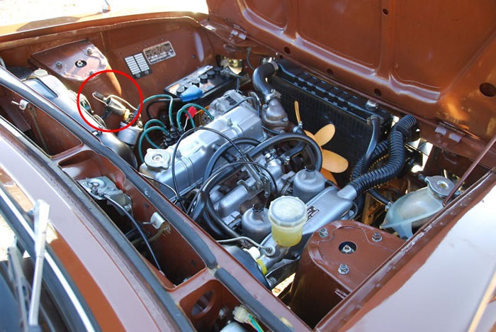 Triumph dolomite 1500 hl engine bay cylinder.jpg