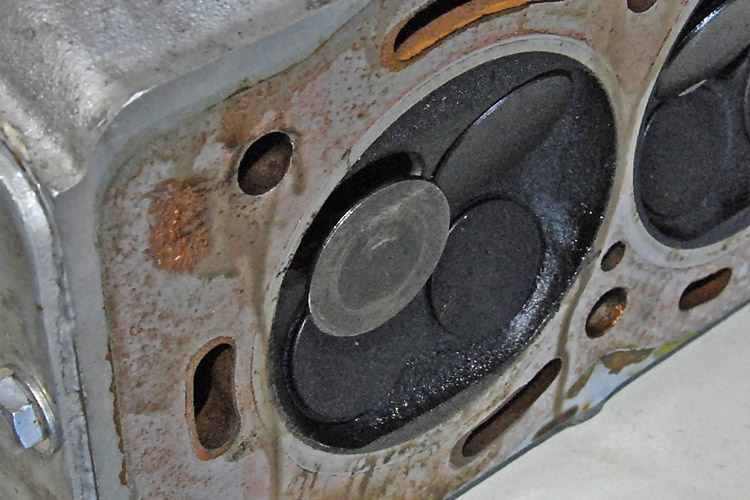 20130511-4102Pttw Sprint bent valve in the cylinder head.jpg