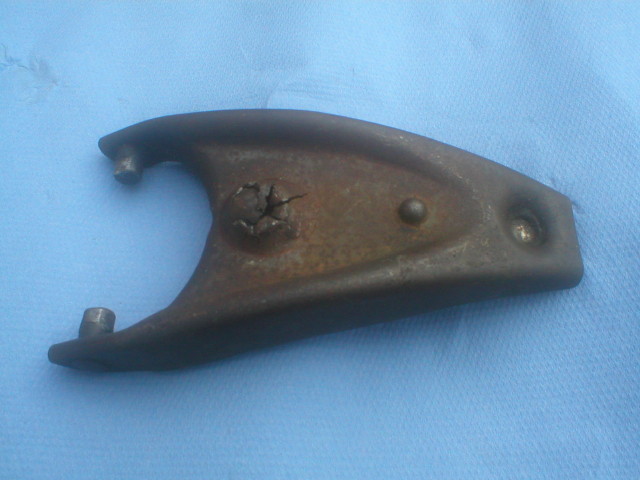 1850 broke clutch fork.JPG