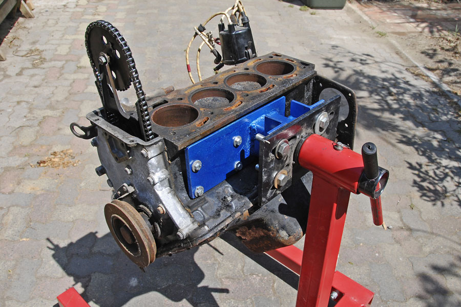 20160111-5707Ptw Dolomite engine stand mounting bracket.jpg