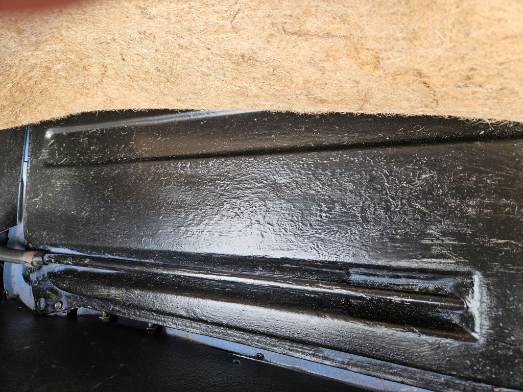 1500TC Insde - Fuel tank.jpg
