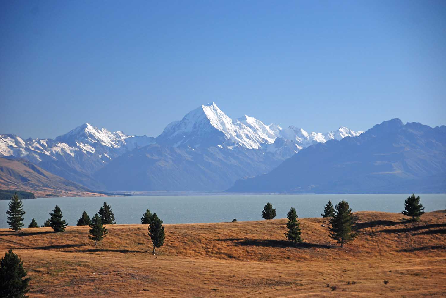 20110329-1489Pww Mount Cook from above Lake Pukaki.jpg