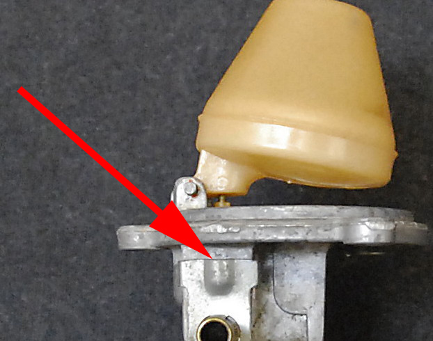 20130909-4352Ptw LH Carburettor cap assembly.jpg
