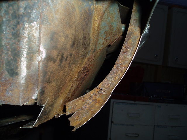 Gap behind rear panel under bumper - how do I treat the rust?