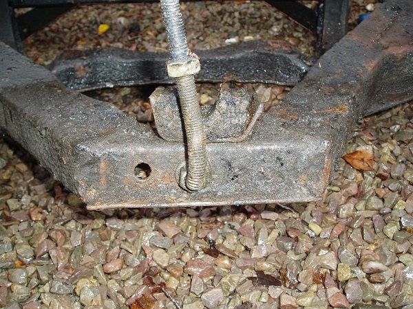 Rear transmission mount - is this standard?