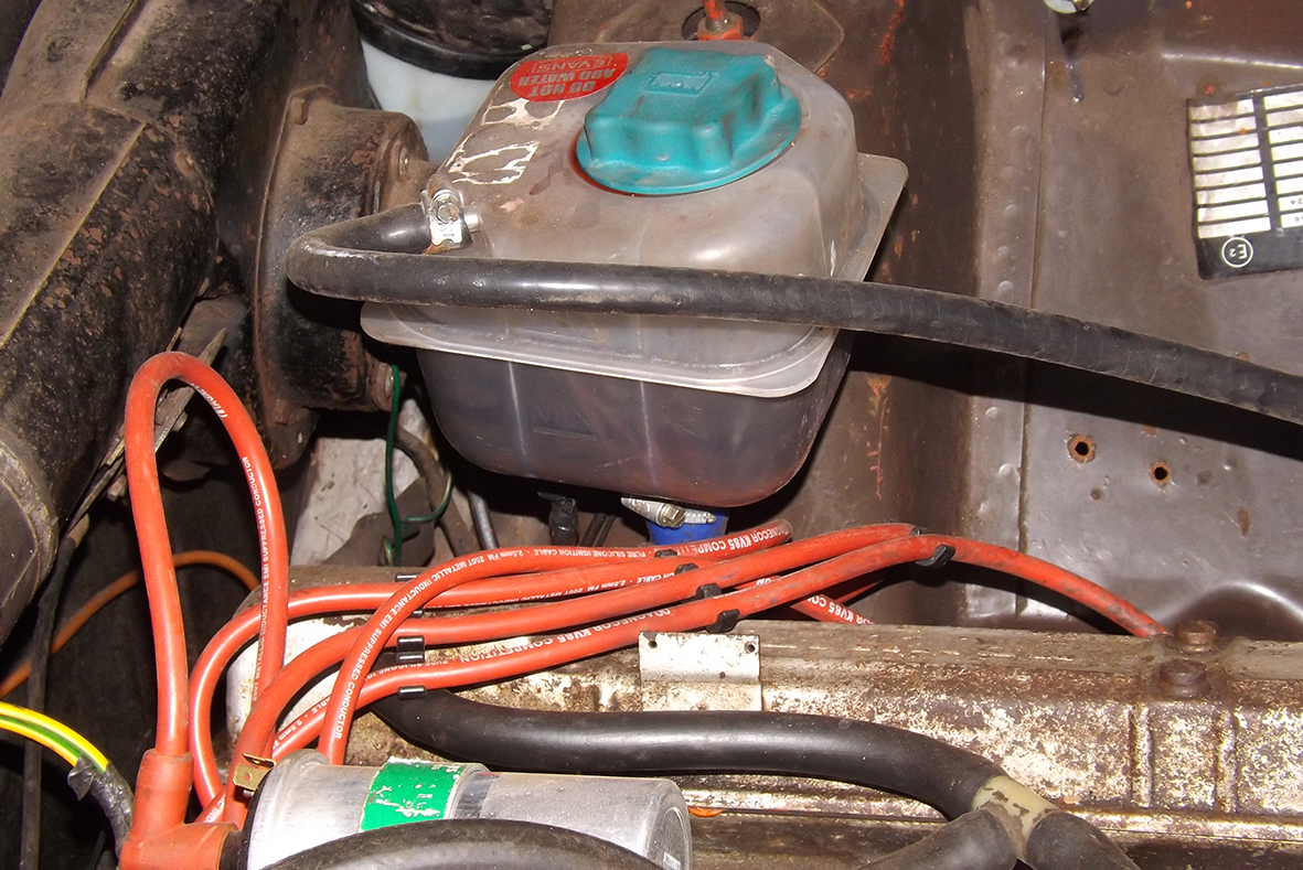 Volvo expansion bottle one.jpg