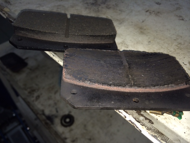 comparison of pads after about 100 laps with new ones