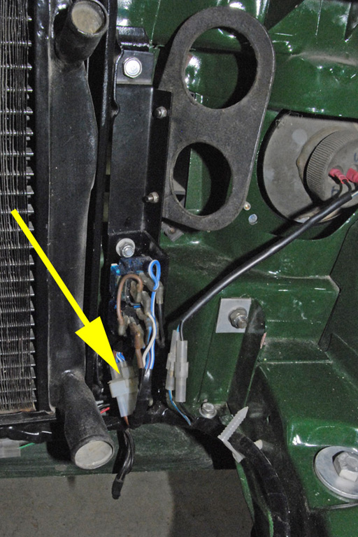 20121105-3630Ptw Headlamp relay position.jpg