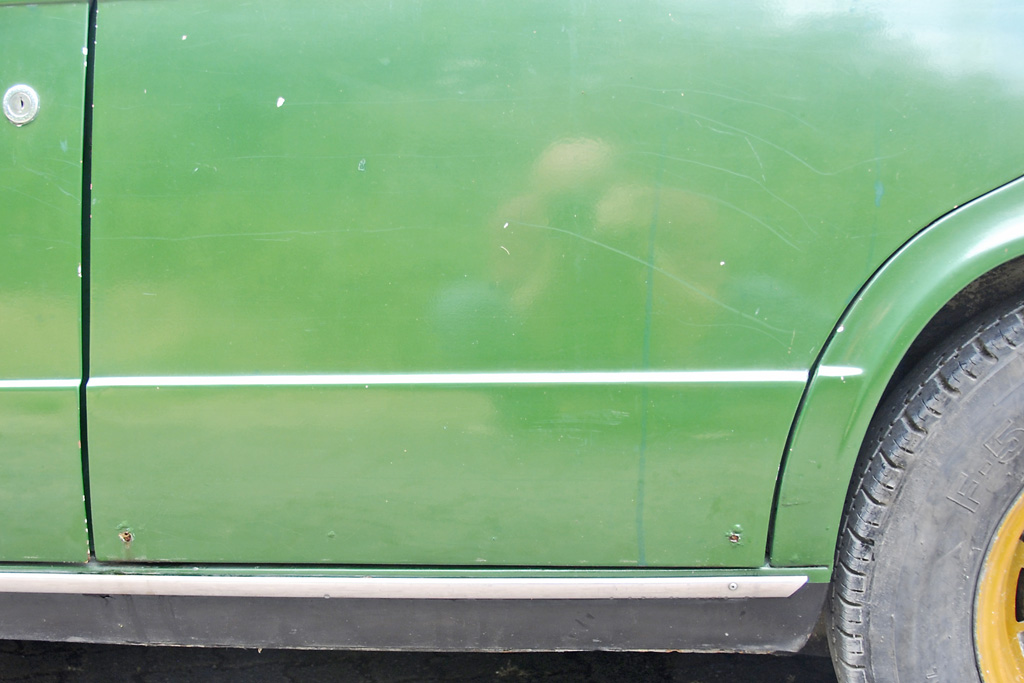 20151228-5675Ptx HJ 1700 Left hand rear door rust bottom panel.jpg