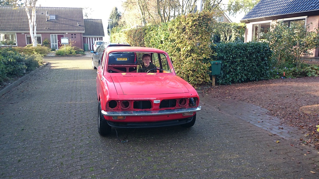 The donor car, with behind the wheel a friend of mine. He is currently restoring a herald and is fitting a 1.6 MX5 engine inside of it!!!!